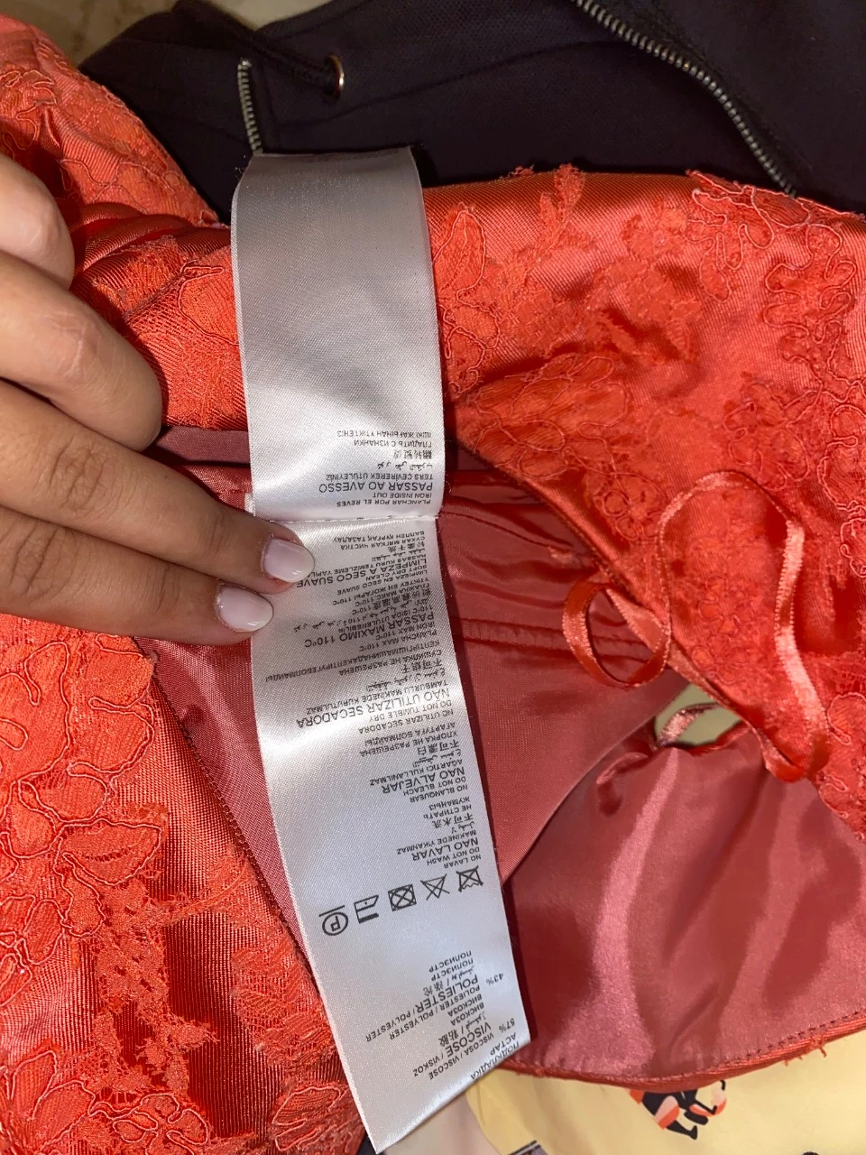 robe longue de cérémonie de mariage avec manteau couleur corail de la marque Pronovias – photo 14